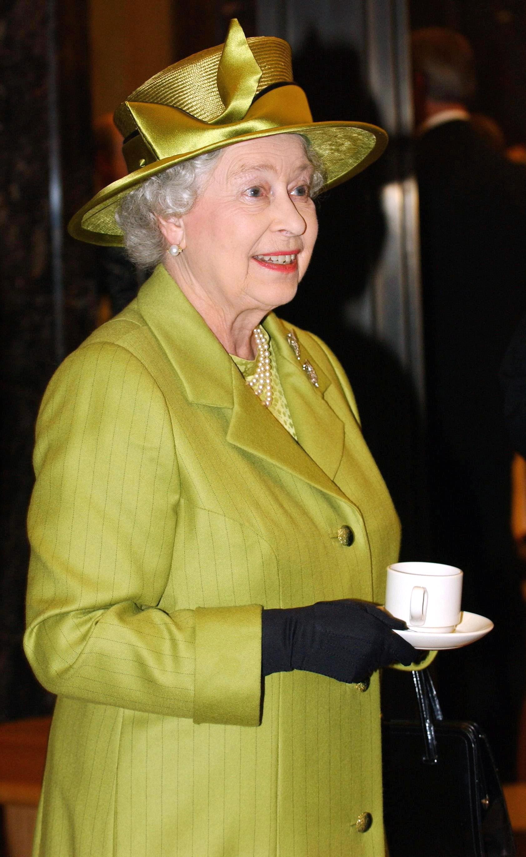 Isabel II, la reina arco iris