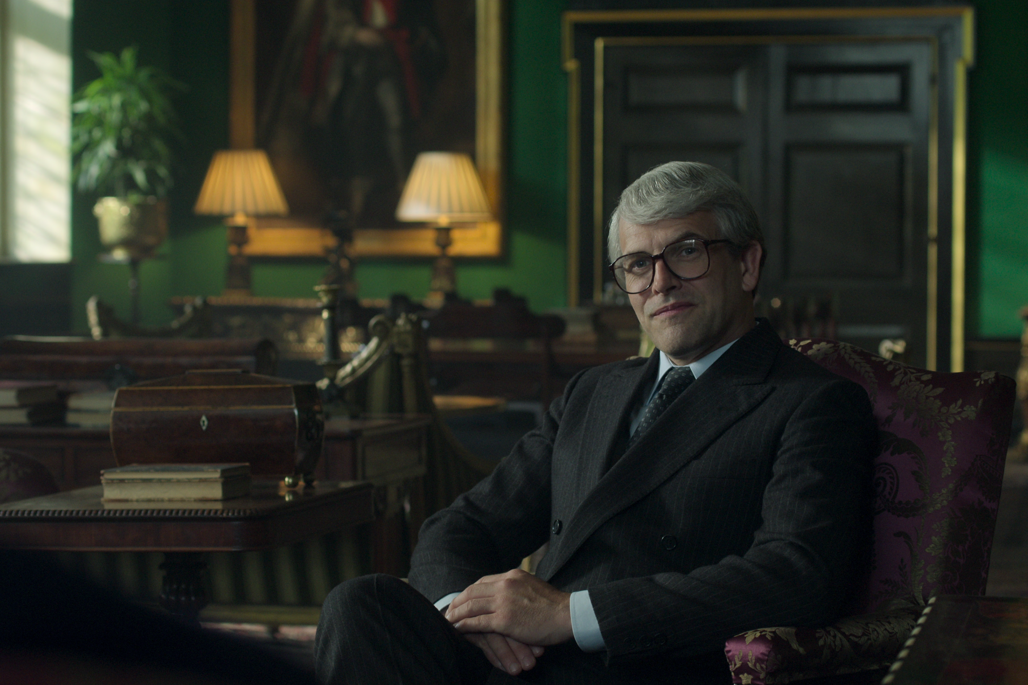thecrown_s05_image_10.png