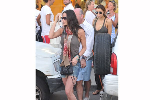 Demi Moore, con un clásico short de jean gastado