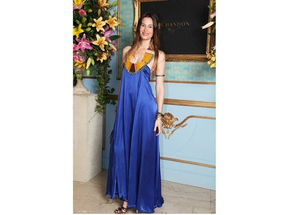 Dolores Barreiro con un vestido con aires étnicos