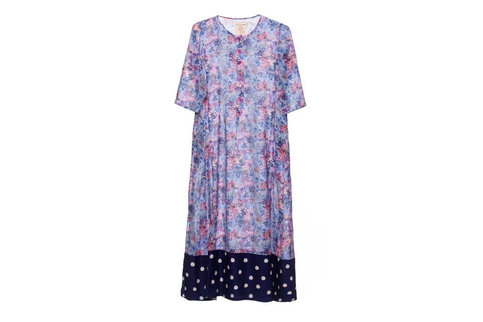 Vestido tipo túnica, bien suelto, con transparencias (Graciela Naum, $945)