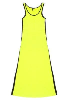 Modelo muscolosa, en amarillo intenso para las que no tiene problemas de altura (Kosiuko, $396)