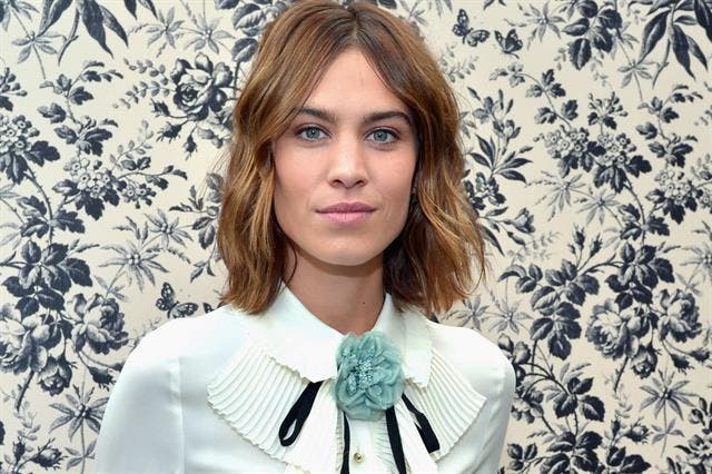 Siempre a la delantera de las tendencias, Alexa Chung no podía quedar afuera. Este haircut le da un poco de volumen a su cabello, bastante fino by the way