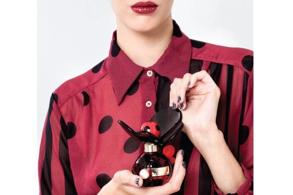 Alegre: El nuevo Dot 50 ml (Marc Jacobs, $600) es una fragancia exuberante, floral y vivaz. Ideal para chicas eclécticas y divertidas, amantes de las tendencias y los estampados. Muy divertida.