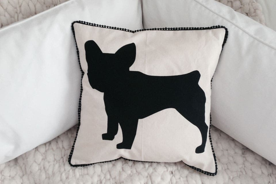 Almohadon Bulldog (Gorsh.com, $330)