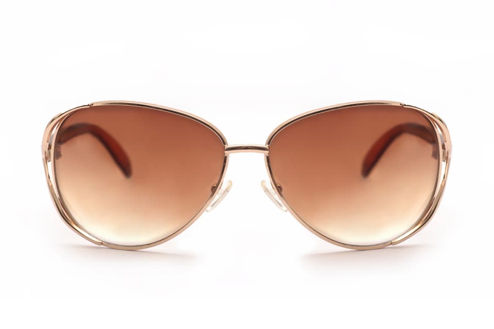 Anteojos de sol con todo el glam para la playa (Carla Danelli, $670)