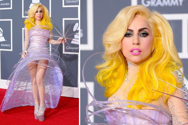 Con un vestido de Armani Prive, en la entrega de los premios Grammy