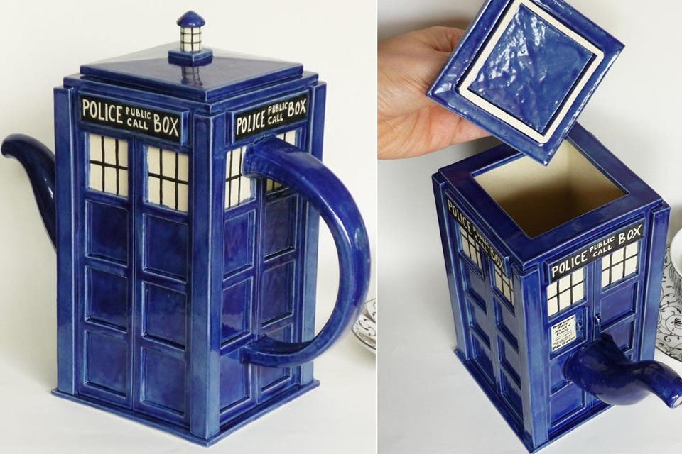¿Qué tal esta pintoresca tetera de cabina policial?