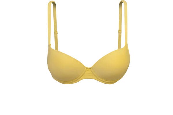 Media taza: sostiene y es cómodo para bancarse toda tu rutina. Podés elegirlo sin importar cuál sea el tamaño de tu busto porque modela pero no aumenta ni reduce. Este tipo de colores es perfecto para que no se note debajo de tu ropa. Precio: $216