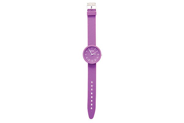 Reloj de cuacho violeta (Prüne, $699)