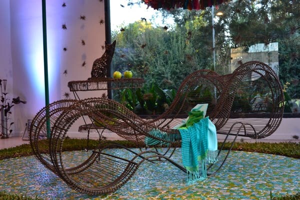 El recorrido sigue hasta llegar a un sector de paisajismo in-door. En este caso, la propuesta del estudio AHL despierta los sentidos con sus muebles de jardín, sobre los mosaicos de Ostakia