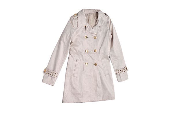 Con doble abotonadura (47 Street, $899)