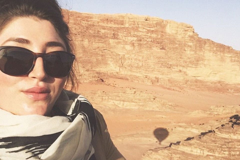 Es la más grande de las primas Baldwin y es la que rompe el patrón de sus primas