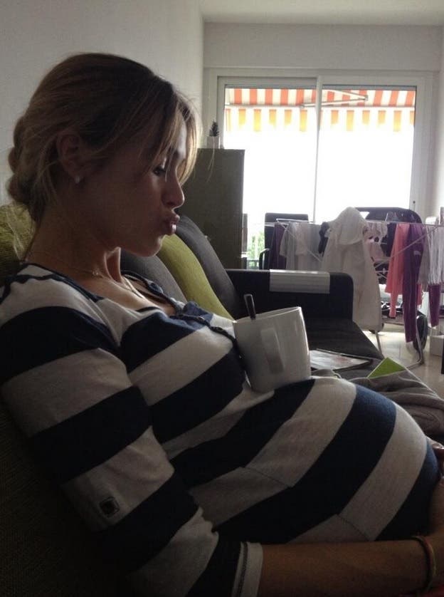 Complementando keeks, fotos y tuits, compartió con sus seguidores y “keek amigos” cómo crecía su panza