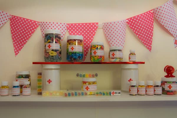 Esta marca simula ser una farmacia y los caramelos funcionan como "medicamentos"