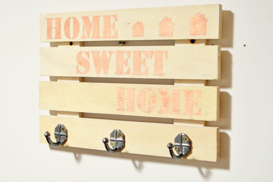 Perchero de pallet (Cachita deco, $295)
