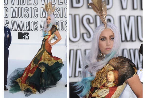 Cambio de vestuario en los premios MTV: un vestido de Alexander Mc Queen