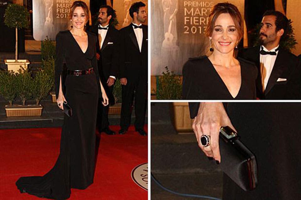 Y por último, Verónica Lozano eligió un look en total black con corte en la cintura que le quedaba muy bien; ¡Un clásico que nunca falla!