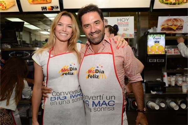 Sofía Zámolo y Mariano Iudica participaron de la acción solidaria McDía Feliz. ¡Muy bien!