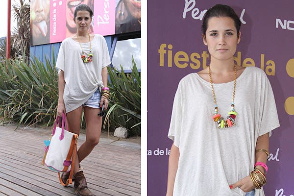 Con un look muy casual, Flor Torrente fue a la fiesta de Personal y aprovechó para lucir una de las carteras que diseño de manera exclusiva para Lázaro