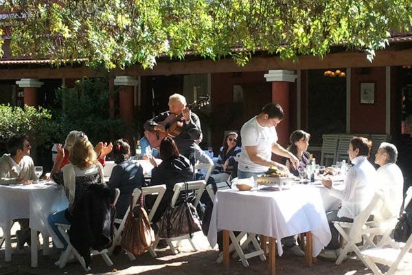 A poco más de 67 kilómetros de la Ciudad de Buenos Aires, en Luján, se encuentra este pintoresco polo gastronómico