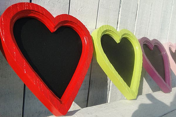 Pizarrones en forma de corazón le dan un toque romántico a tu espacio