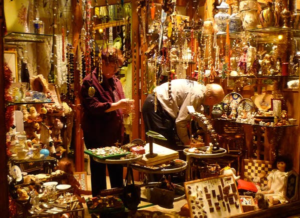 Las chocolaterías son un clásico de la capital belga; con espíritu retro, mantienen la tradición de crear bombones y figuras artesanales