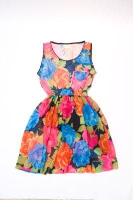 Ceñido a la cintura con flores y colores que favorecen a las más delgadas (Las Pepas, $399)