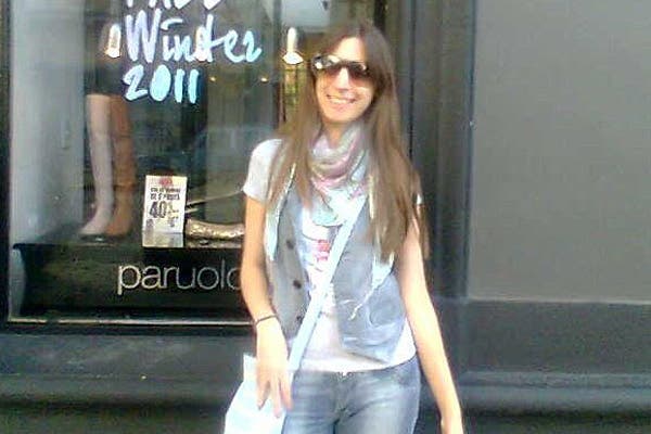 María Victoria Camerano apostó a combinar jeans con chaleco y pañuelo