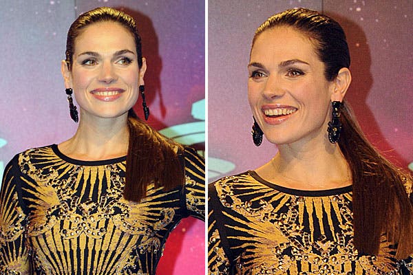 Muy formal, la actriz y modelo Anna Drijver también optó por una cola de caballo tirante hacia atrás
