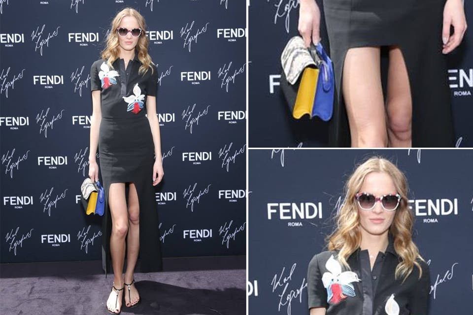 Daria Strokous, con un vestido estilo camisero bien largo, con abertura en el frente y mucho color en los accesorios
