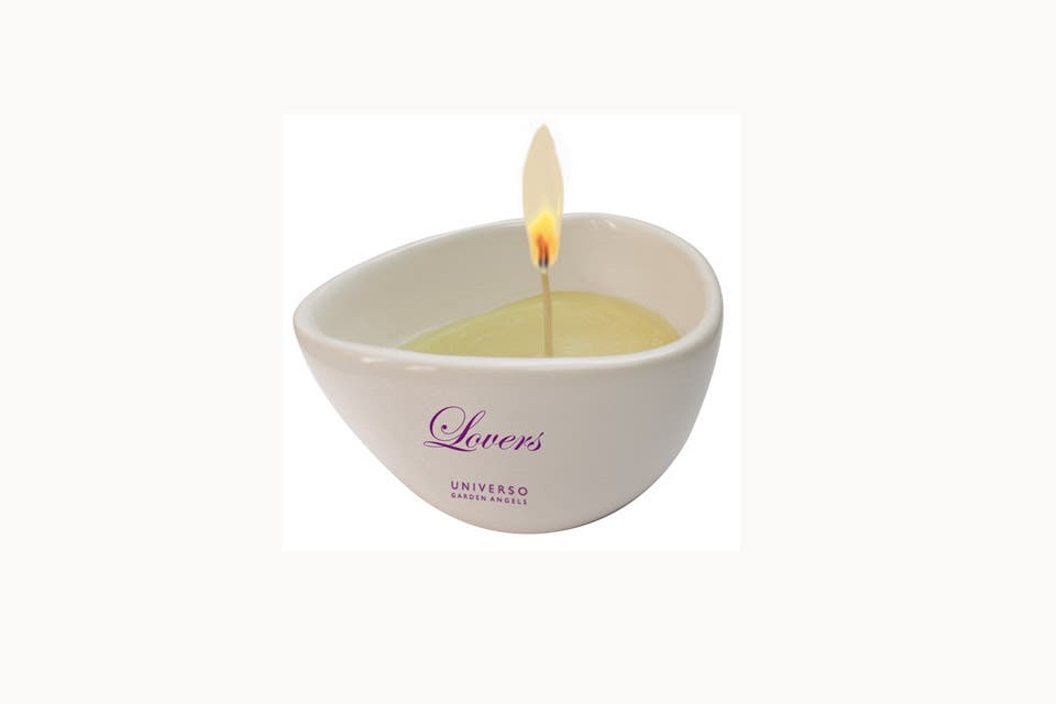 Vela con aceites aromáticos de Universo Garden Angels ($140)