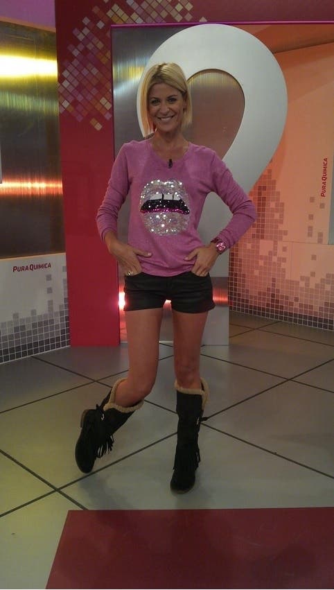 Sonriente, Eugenia muestra el ultimo look de la semana