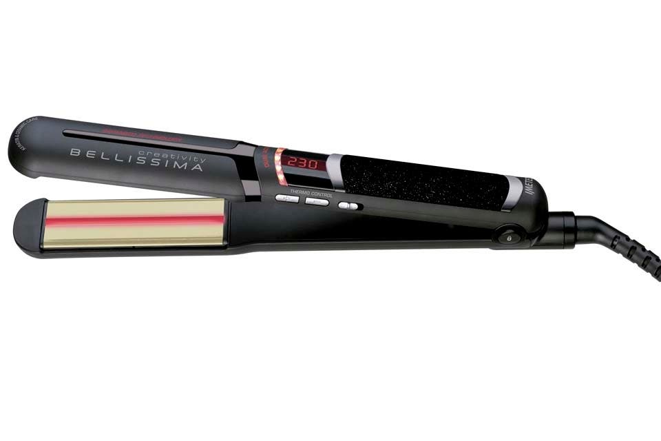 Plancha profesional, combina la tecnología infrared
con cuatro placas recubiertas en keratina que permiten realizar peinados lacios y ondulados. Bellissima, $1049