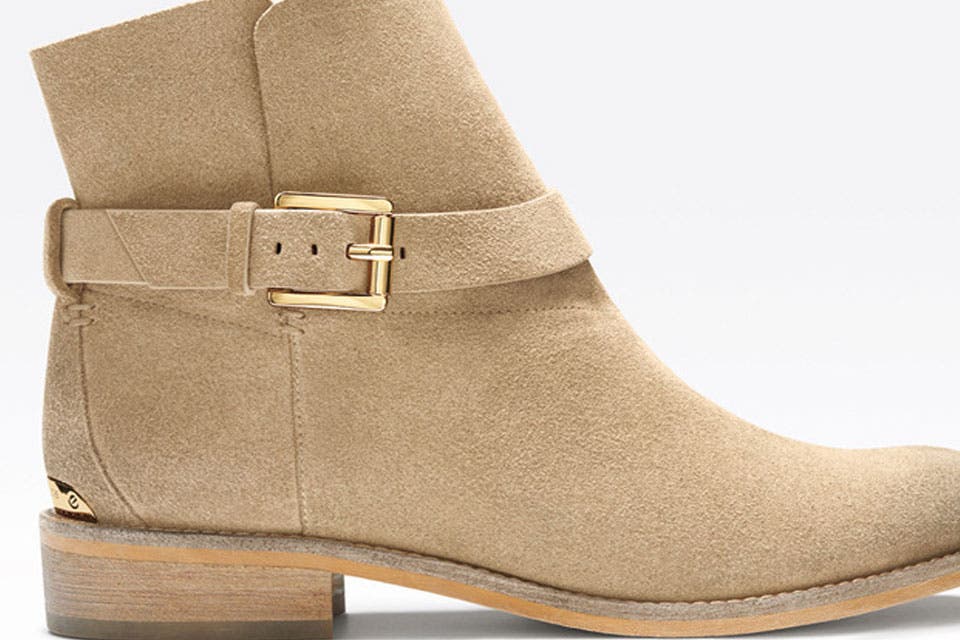 Para un look más rockero, bota básica con tobillera