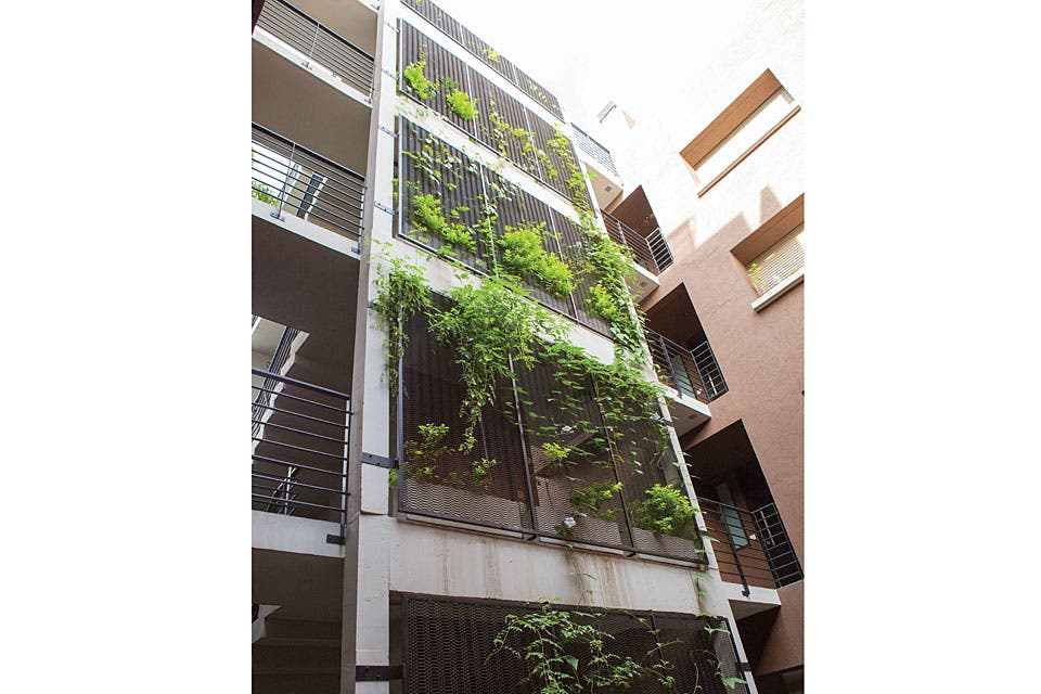 El edificio, con jardines verticales