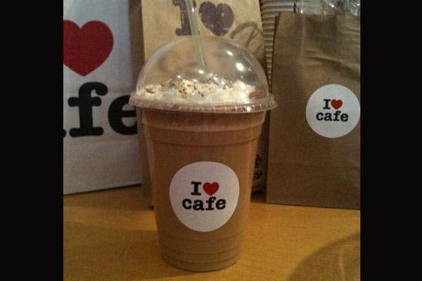 Su especialidad: las distintas variedades de café y los frappé