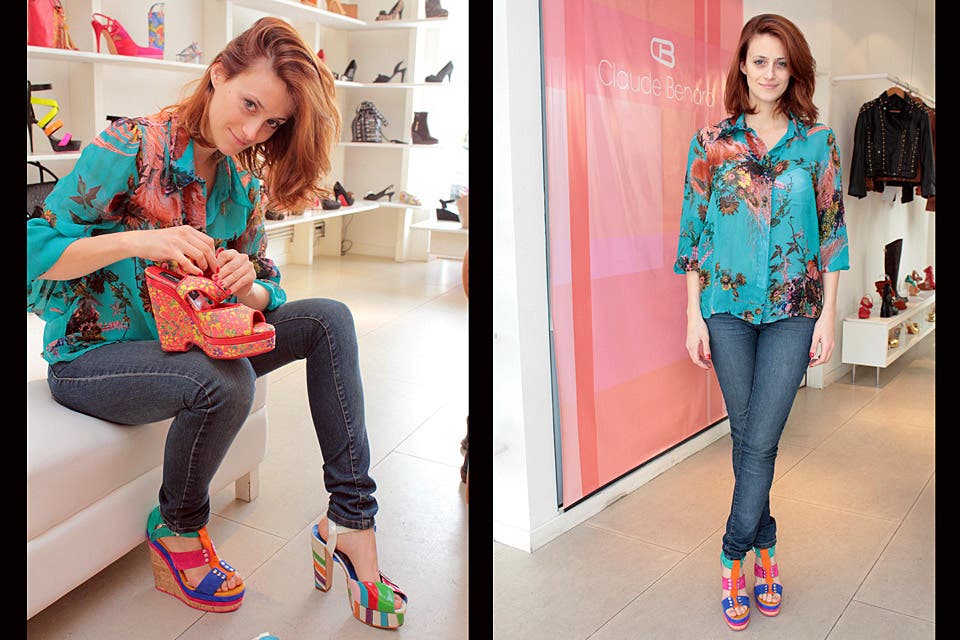 Mónica Antonópolus estuvo probándose zapatos en el local de Claude Bernard (todos súper coloridos) ¿cuáles hubieras elegido vos?