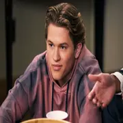 Deacon Phillippe en Never Have I Ever.