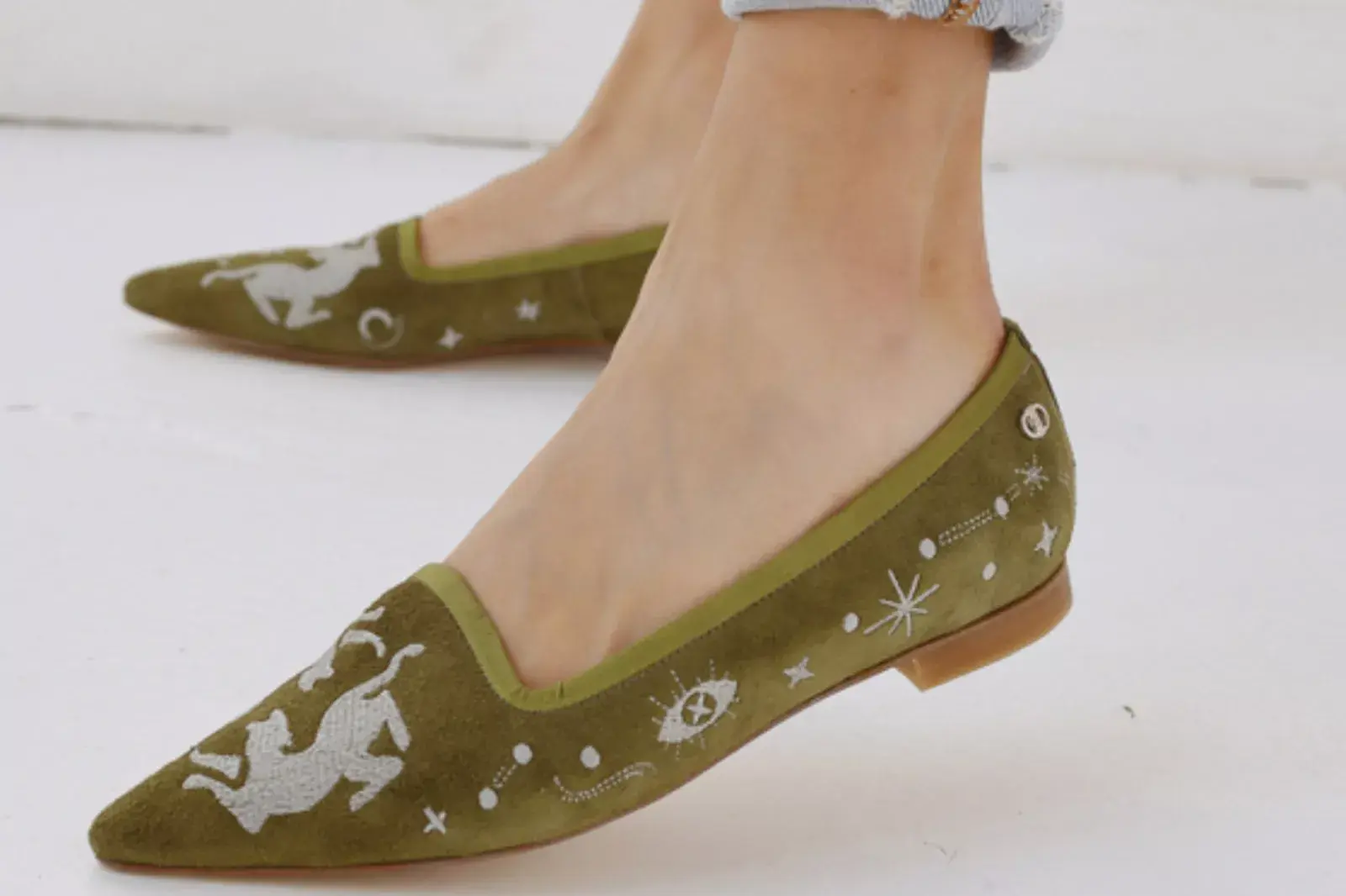 Color a los pies