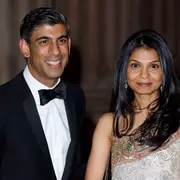 Quién es Akshata Murty, la esposa del nuevo primer ministro de Reino Unido, cuya fortuna supera a la de la Reina Isabel II.