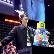 Kim Seok-jin, más conocido como Jin, es uno de los miembros del exitoso grupo BTS.