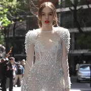 India Ortega durante el desfile de Sylvie Burstin.