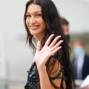 Bella Hadid y su bolso preferido