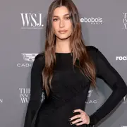 Hailey Bieber vuelve a imponer tendencia.