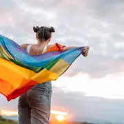 Transgénero: el 98% de los adolescentes que inician tratamientos hormonales los continúan en la adultez.