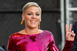 Pink lanzó una nueva canción y es una bomba.