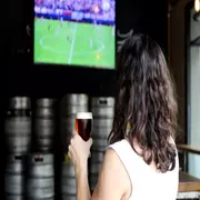 Growlers tendrá pantallas para mirar los partidos.