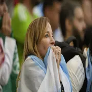 Hinchada argentina en el debut de la selección