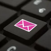 Las razones de por qué enviar mails contamina.